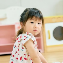 教室で過ごす子ども